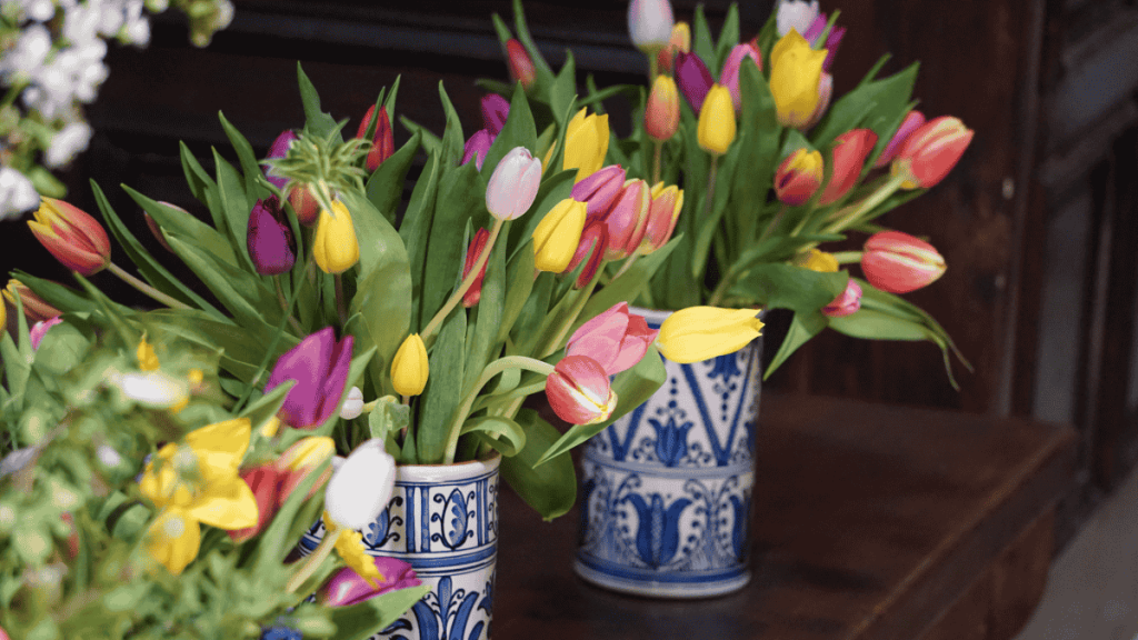 Osterblumen, Tulpen in der Vase