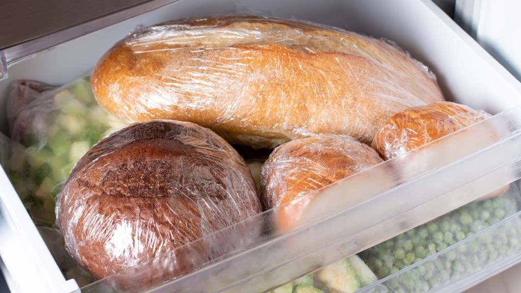 Mythos 6: Brot schimmelt im Kühlschrank schneller.