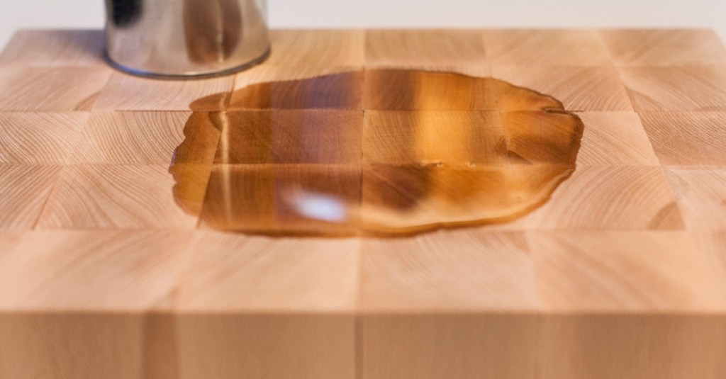 Holzschneidebrett ölen