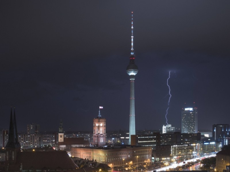 Bei Gewitter darf man nicht fernsehen.