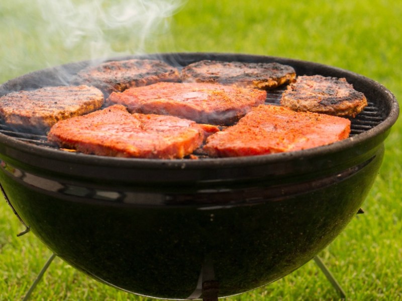 Grill mit Grillgut