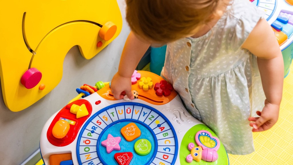 Lernspielzeuge sind wichtig für die Entwicklung.