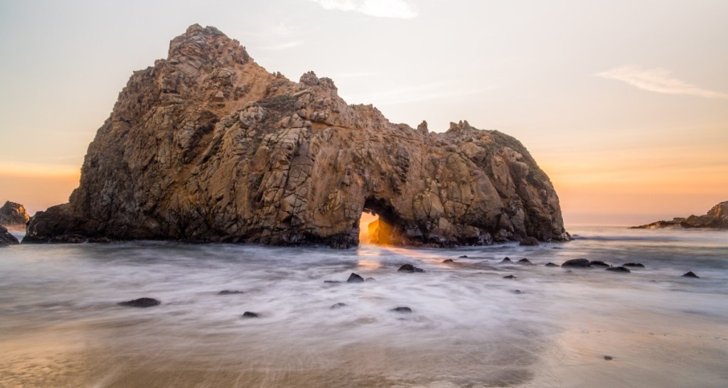 5. Pfeiffer Beach mit Keyhole Rock, Kalifornien