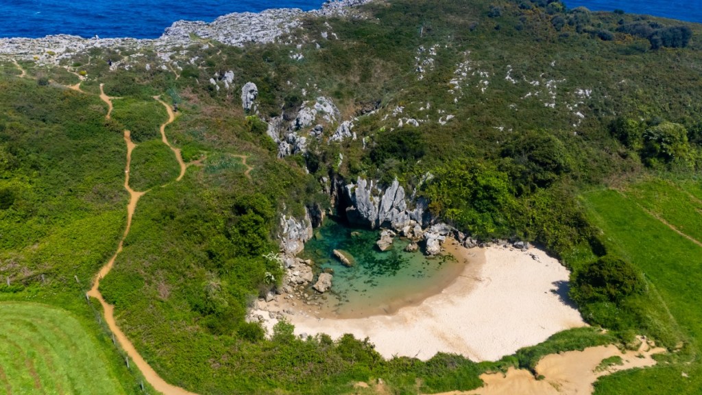 1. Gulpiyuri, Spanien