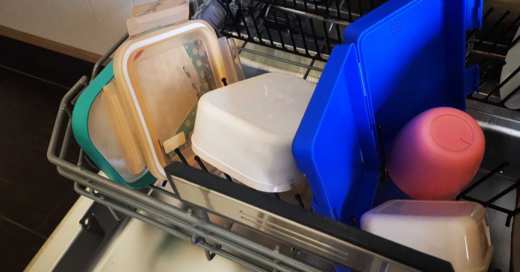 Tupperware in einer Spülmaschine