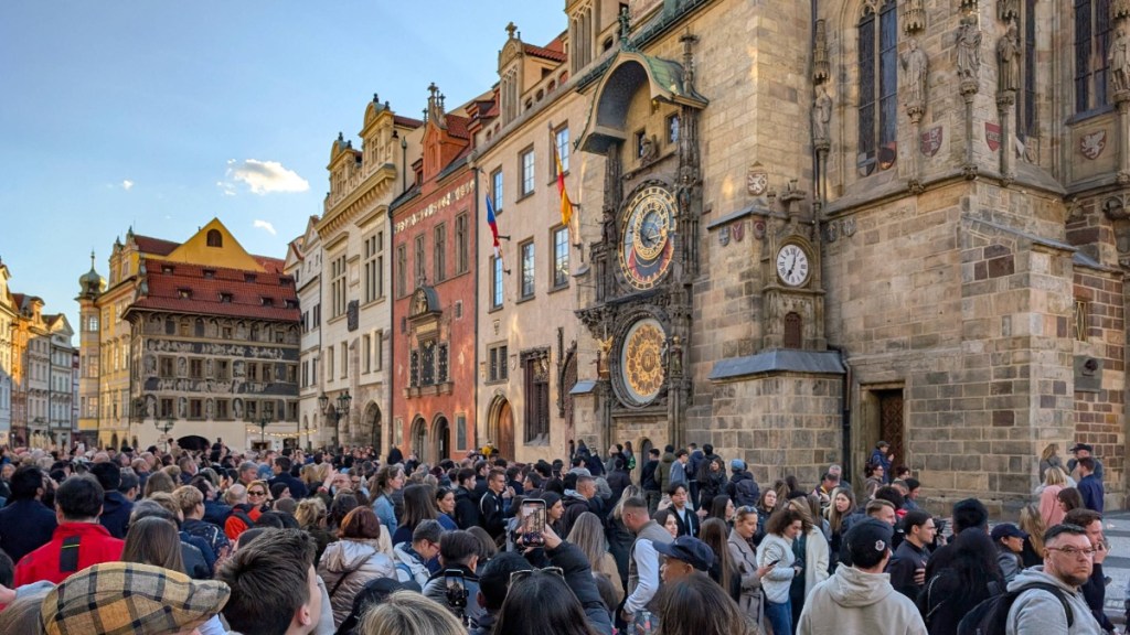 9. In der Hochsaison reisen