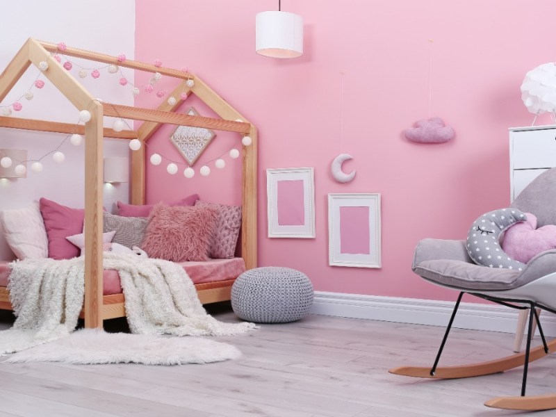 ein Kinderzimmer in rosa