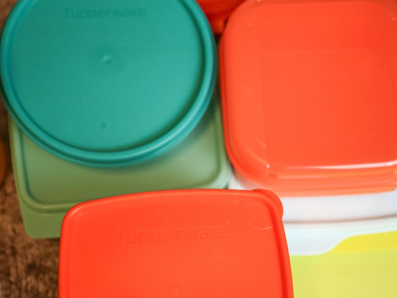Diverse Vorratsdosen der Marke Tupperware