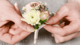 Ansteckblume Bräutigam, DIY, weiß rosa Blumen