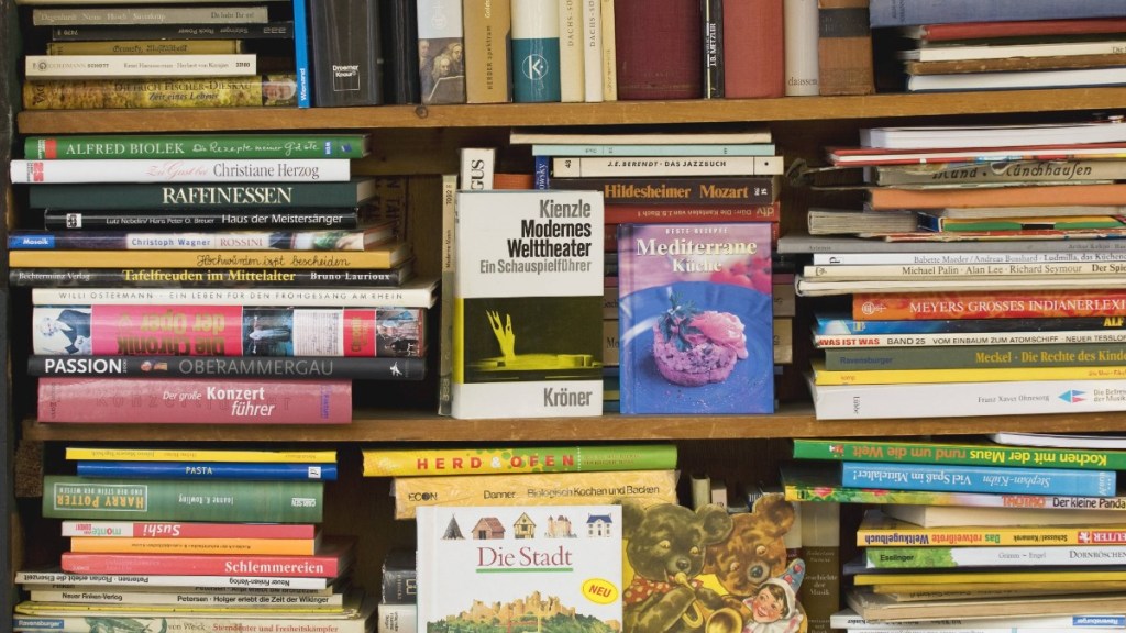 ein volles Bücherregal