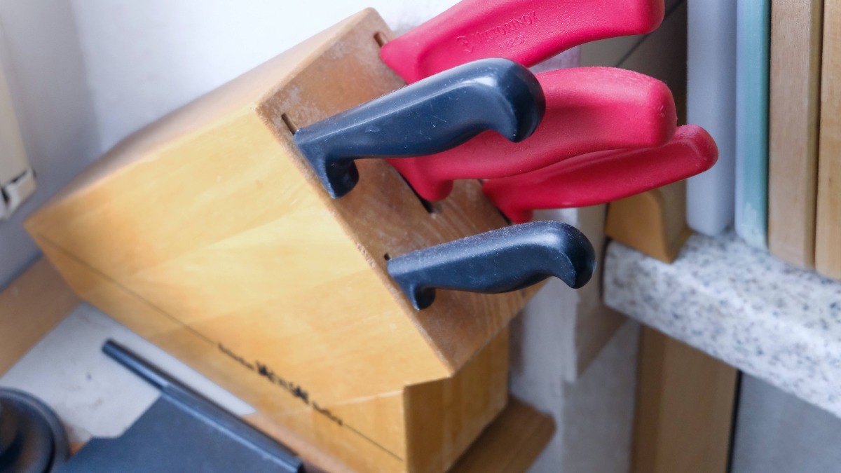 ein Messerblock aus Holz