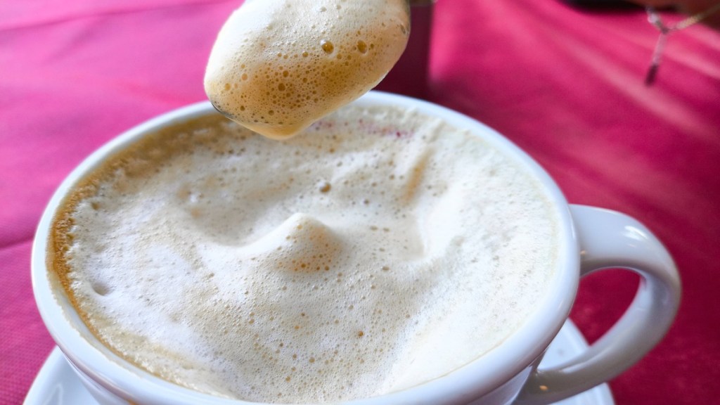 Cappuccino mit aufgeschäumter Milch